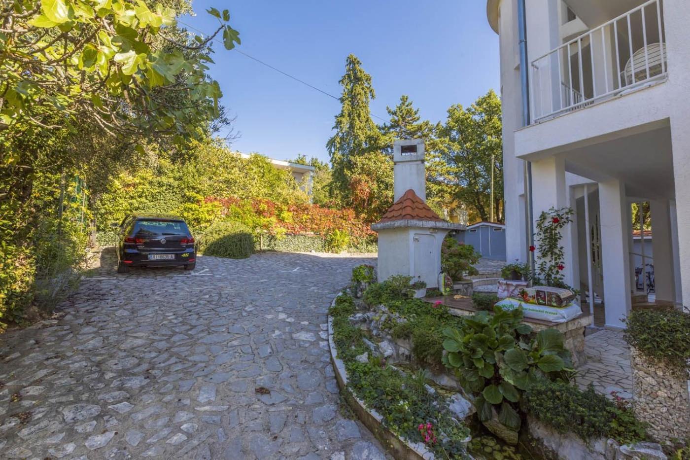 Apartments By The Sea Selce, Crikvenica - 4802 Екстериор снимка